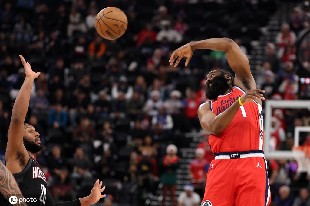 伦登组合轰70+12+11斩死神 快船送火箭“三崩”体验券